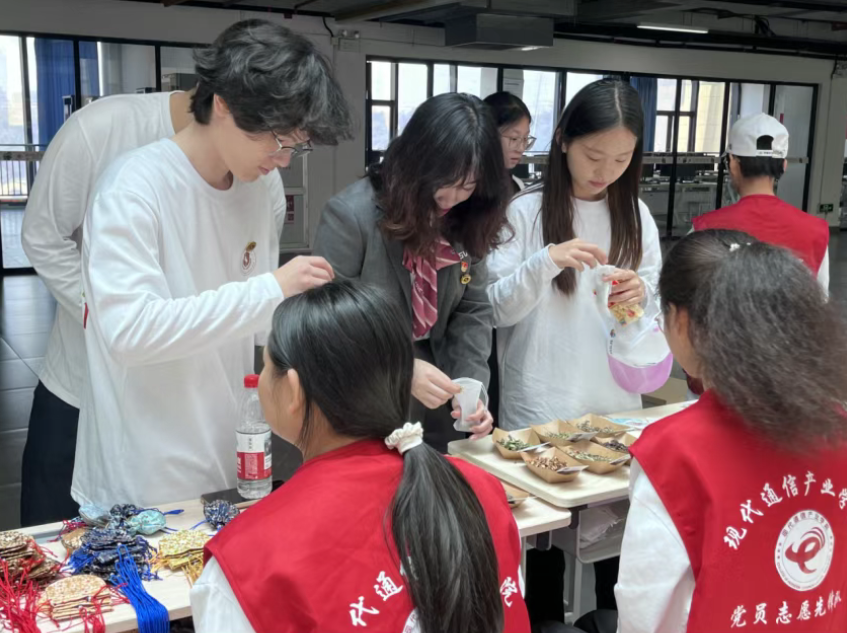 屏幕截图 2025-06-16 184106.png 屏幕截图 2025-06-16 184106.png