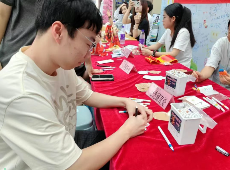 屏幕截图 2025-06-05 193350.png 屏幕截图 2025-06-05 193350.png