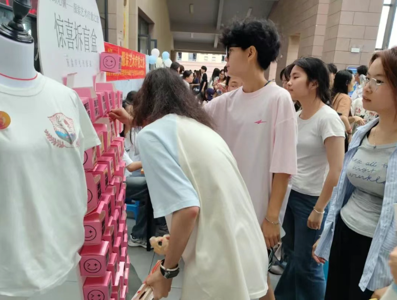 屏幕截图 2025-06-05 193431.png 屏幕截图 2025-06-05 193431.png